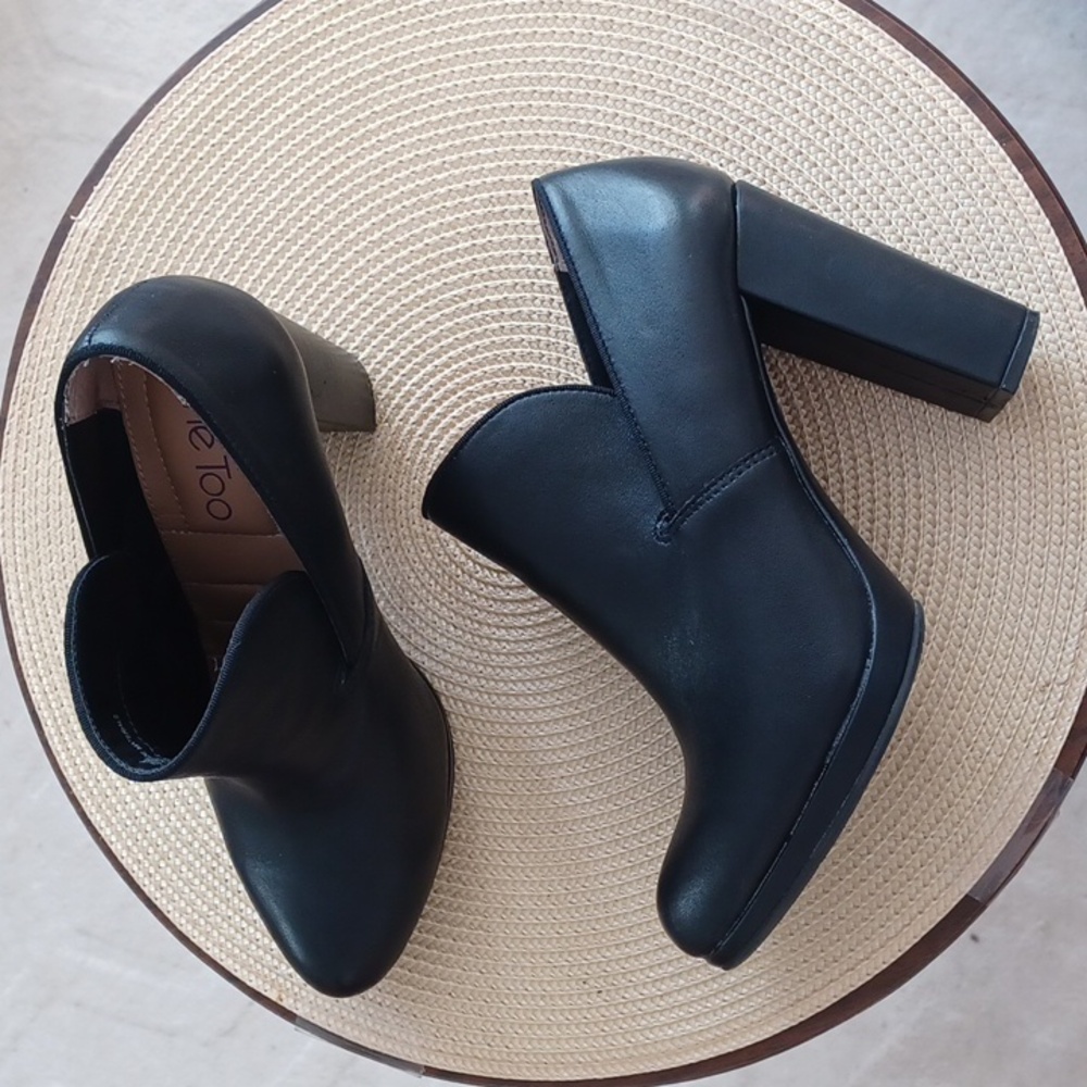 Me Too- Elegant Black Leather High Chunky Heeled Shoes. Cushioned Footbed. W-7.5